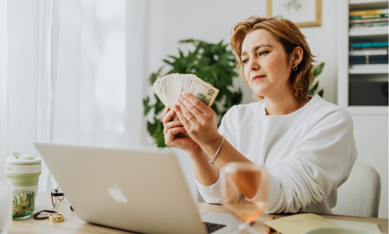 دخل إضافي بذكاء تقني باستخدام الإنترنت